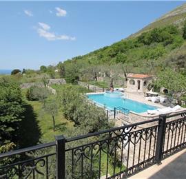 4 Bedroom Villa with Pool near Sveti Stefan, Sleeps 8-10